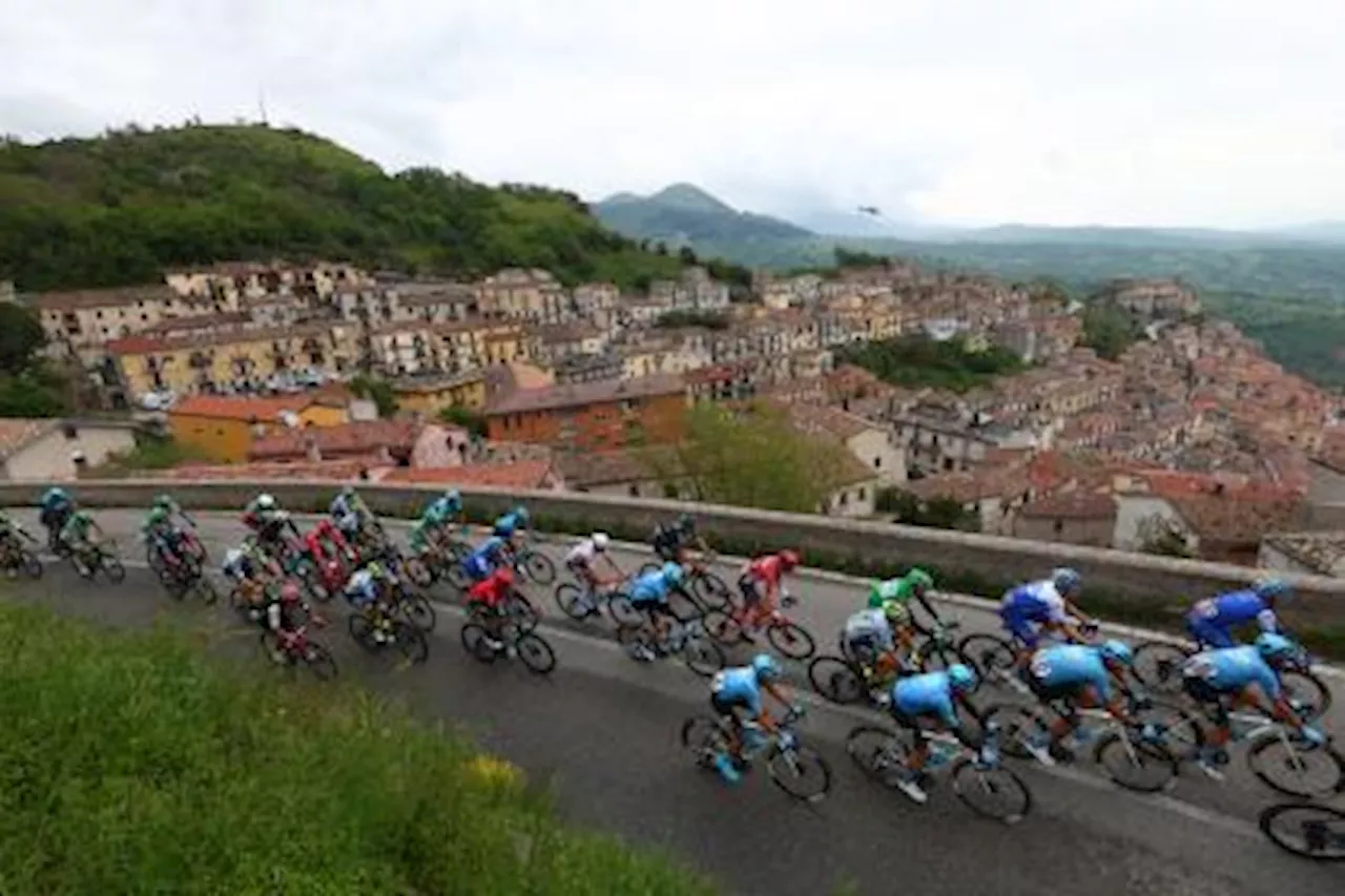 Sorpresiva etapa del Giro de Italia: Fernando Gaviria no logró ganar