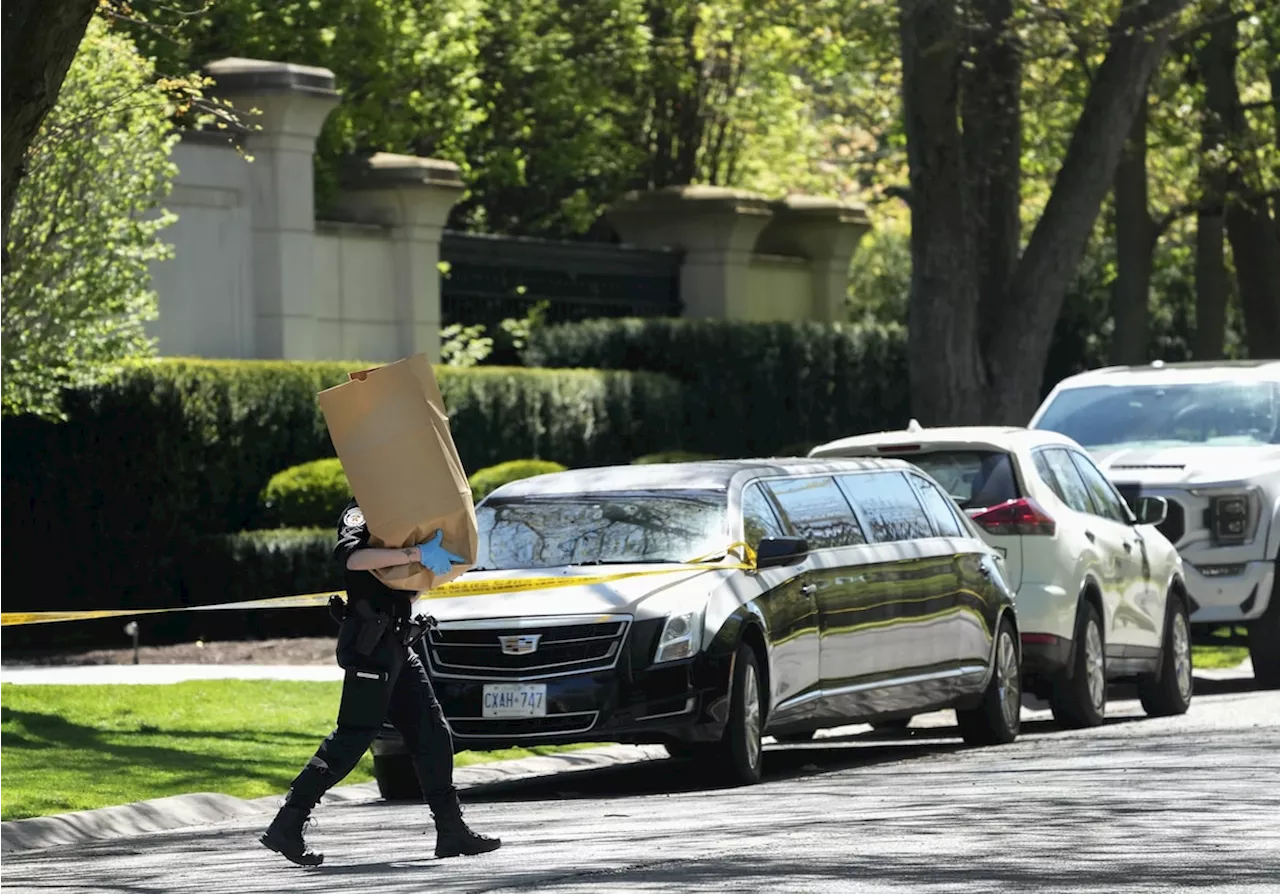 Toronto police seek suspect vehicle after security guard shot outside Drake’s mansion