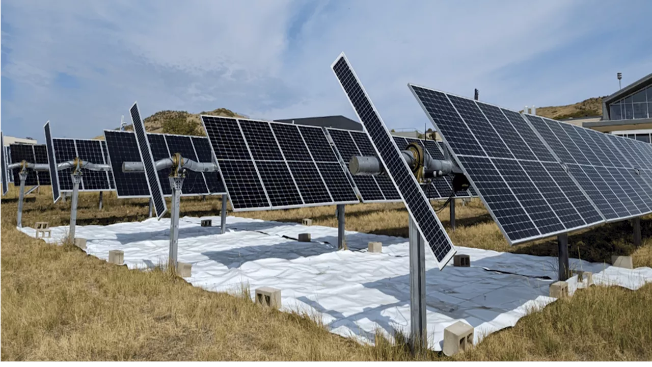 Researchers use reflectors underneath solar panels to boost solar power