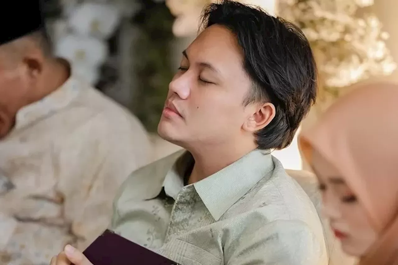 Rizky Febian Menangis di Acara Pengajian Jelang Pernikahannya dengan Mahalini