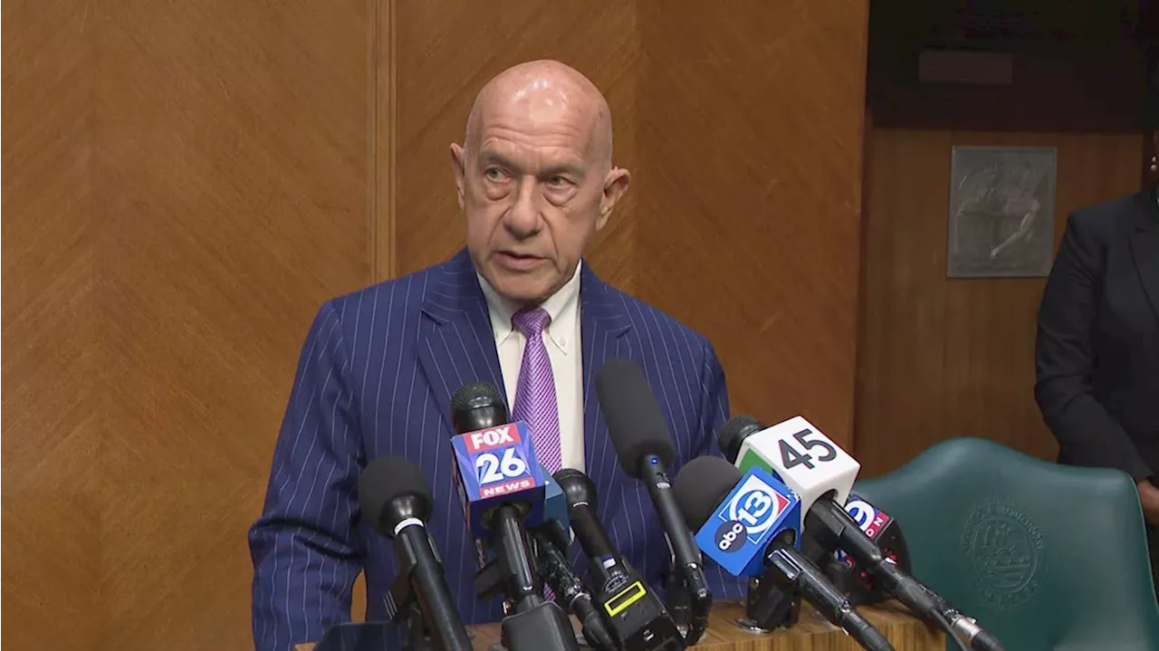  Houston Mayor John Whitmire speaks of Chief Troy Finner's retirement