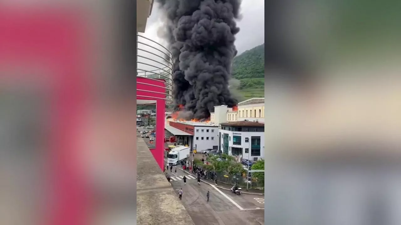 Bolzano, il vasto incendio nell’azienda elettronica Alpitronic: il video