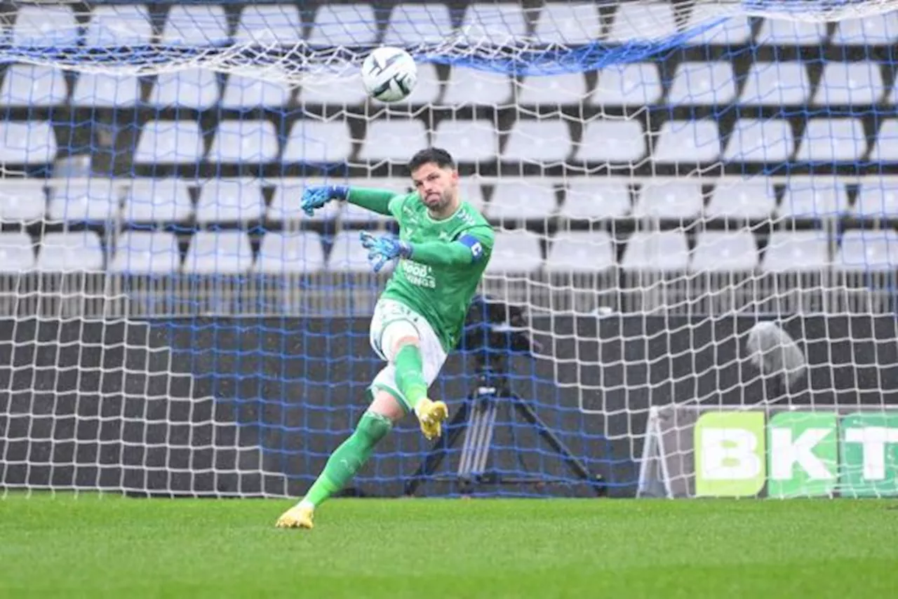 Larsonneur (Saint-Étienne) garde une chance sur deux de jouer contre Rodez