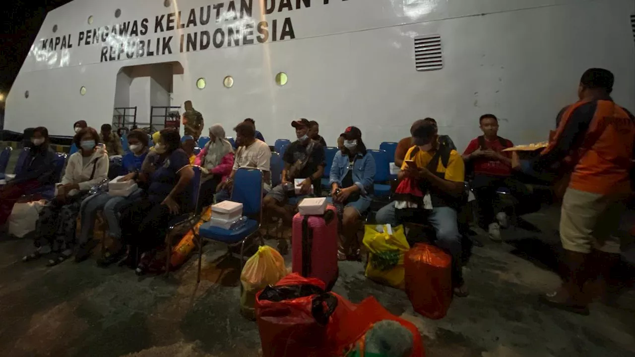 Kementerian KKP Evakuasi Warga Korban Erupsi Gunung Ruang