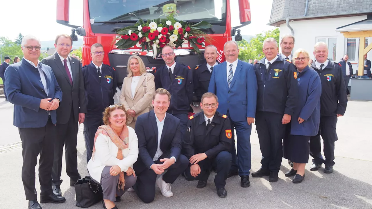 Feuerwehr stellt zum 140-jährigen Bestehen neues Fahrzeug in Dienst