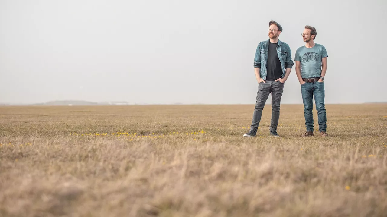 Stefan und Florian Holoubek als „Stadtrandkinder“ wieder vereint