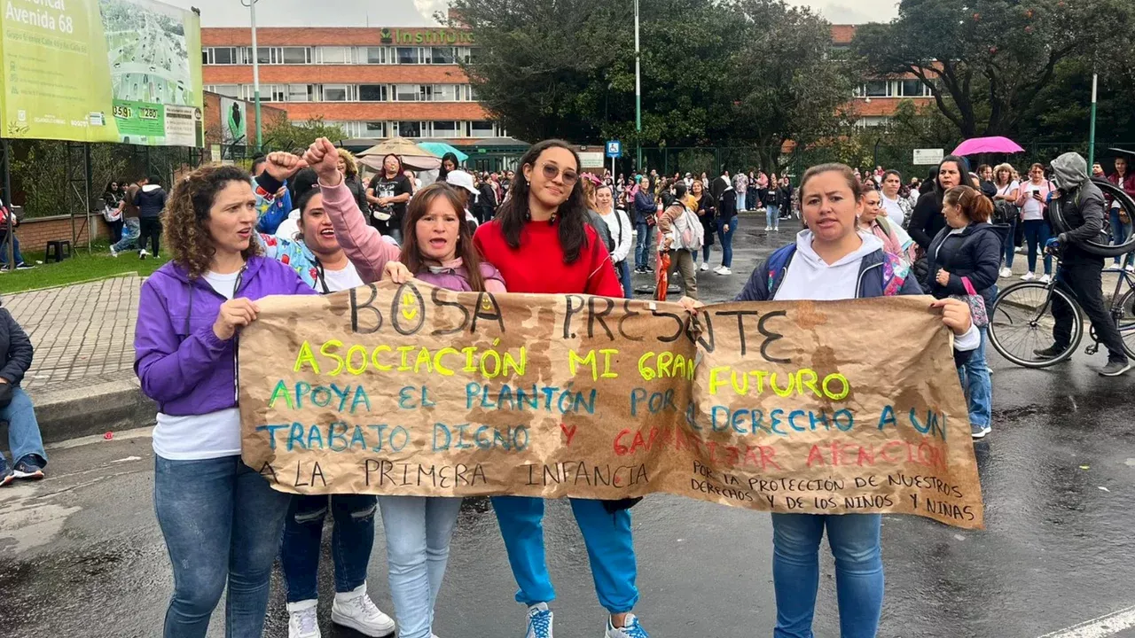 Madres comunitarias de jardines del ICBF protestan en Bogotá: piden respuestas