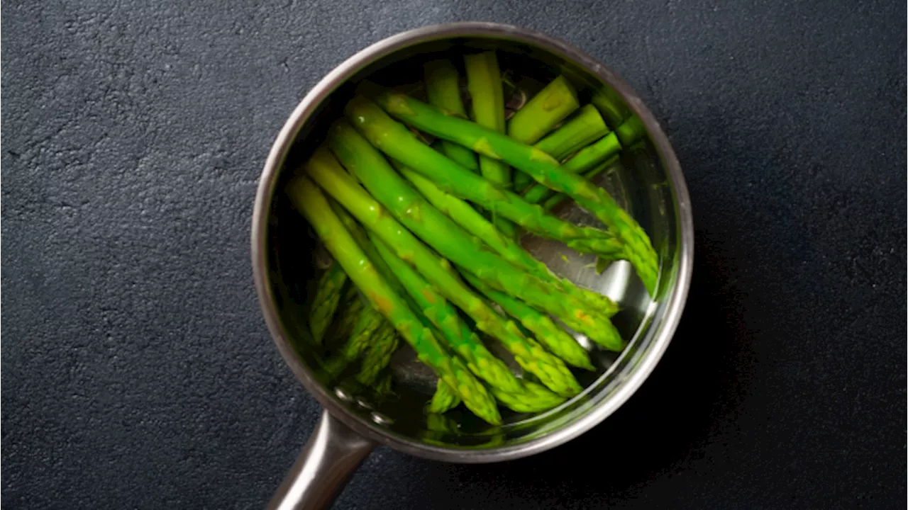 Asparagi: 3 idee per riutilizzare l’acqua di cottura