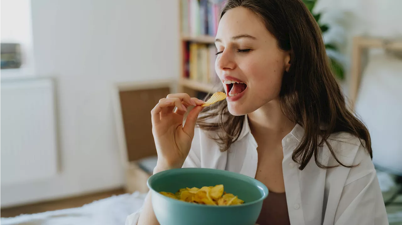 Chips: Das passiert mit dem Körper, wenn wir die Snacks regelmäßig essen