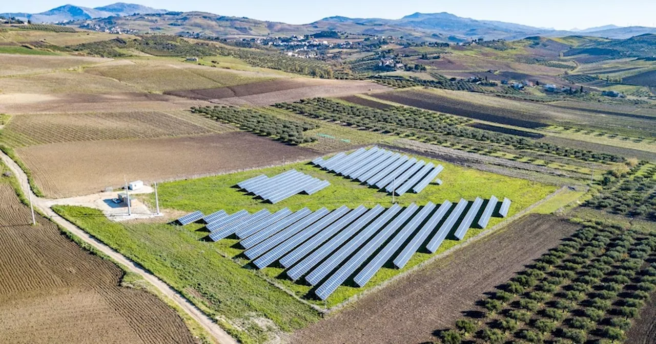 Rinnovabili, in Italia nel 2023 potenza installata solare in crescita del 92%