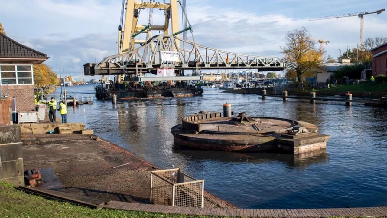 Wilhelmshaven: Denkmalgeschützte Deichbrücke wieder am Platz