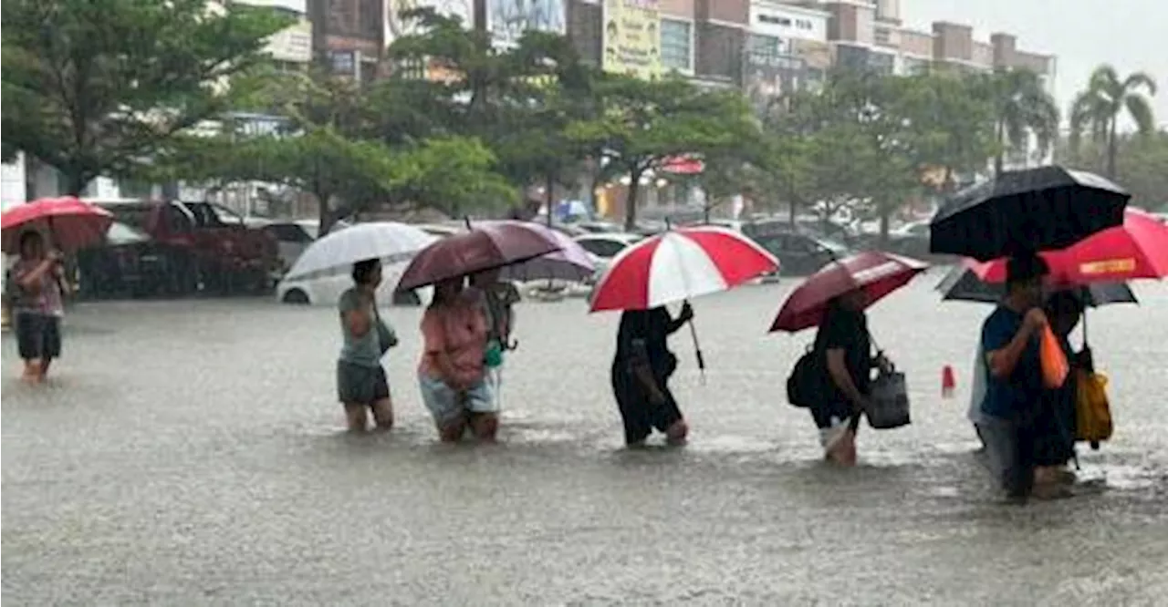 Kajang hit by flash floods following heavy downpour