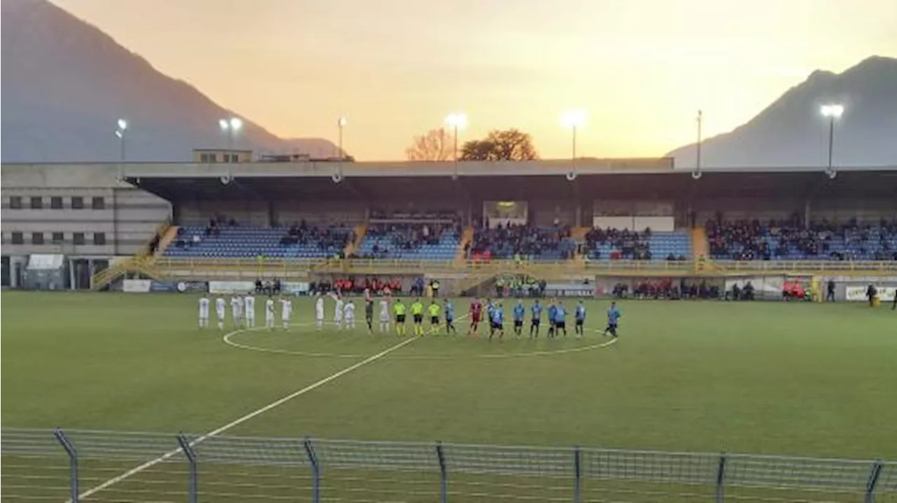 Lecco, i tifosi contestano: 'In settimana a festeggiare, vi dimenticate la maglia da onorare'