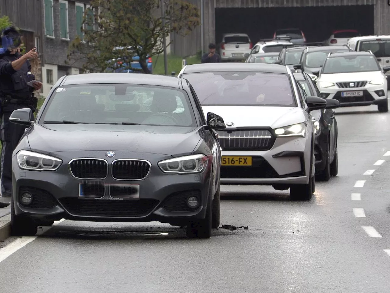 Unfall in Alberschwende: Citroën überholt Lkw und gerät in den Gegenverkehr