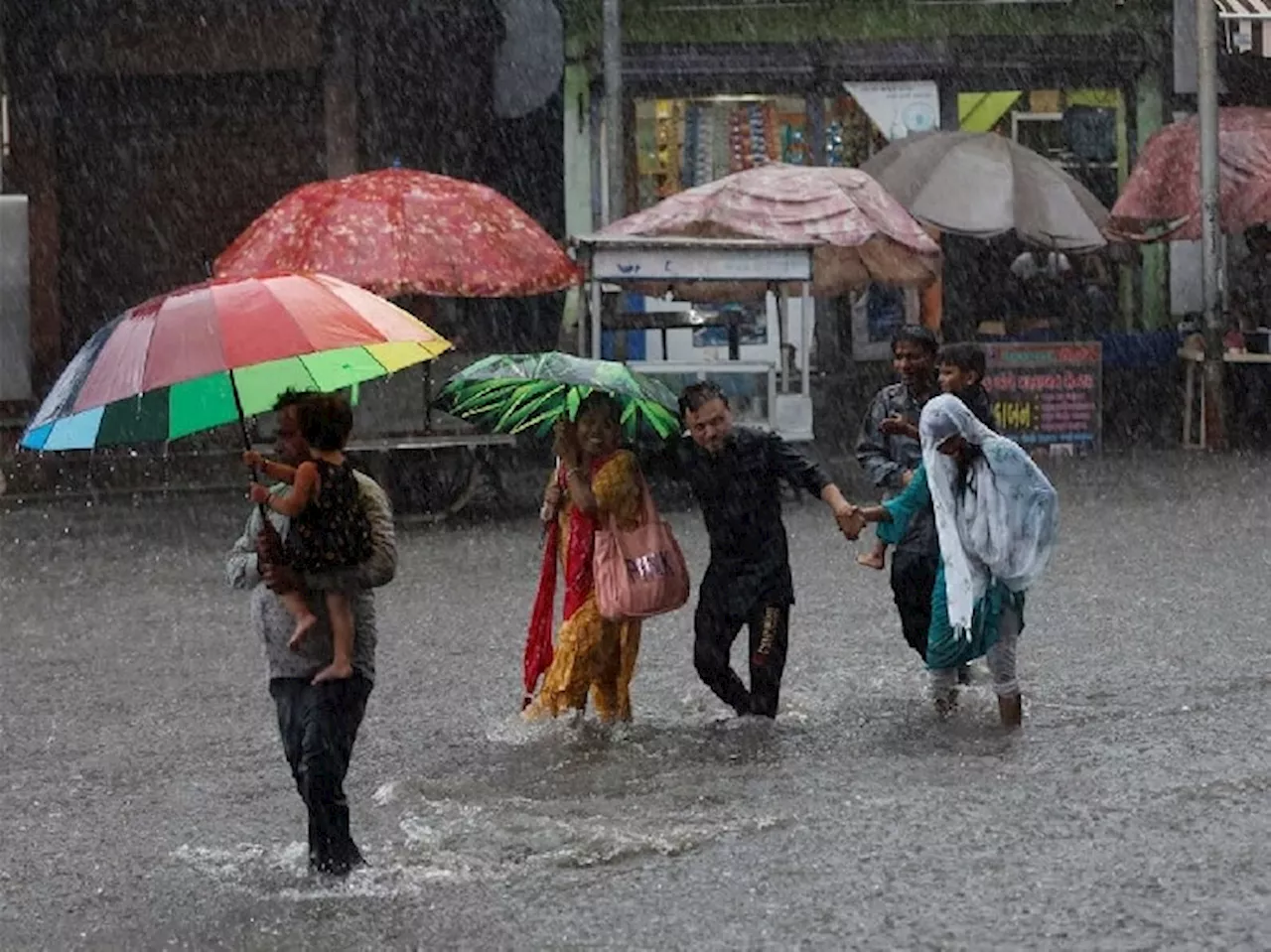 Heavy Rains Alert: ఏపీలో మరో రెండ్రోజులు భారీ వర్షాలు, ఏయే జిల్లాల్లోనంటే