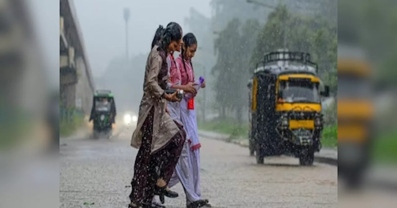 Jharkhand Weather: झारखंड में लुढ़का पारा, सुहाना हुआ मौसम, आज भी बारिश के आसार