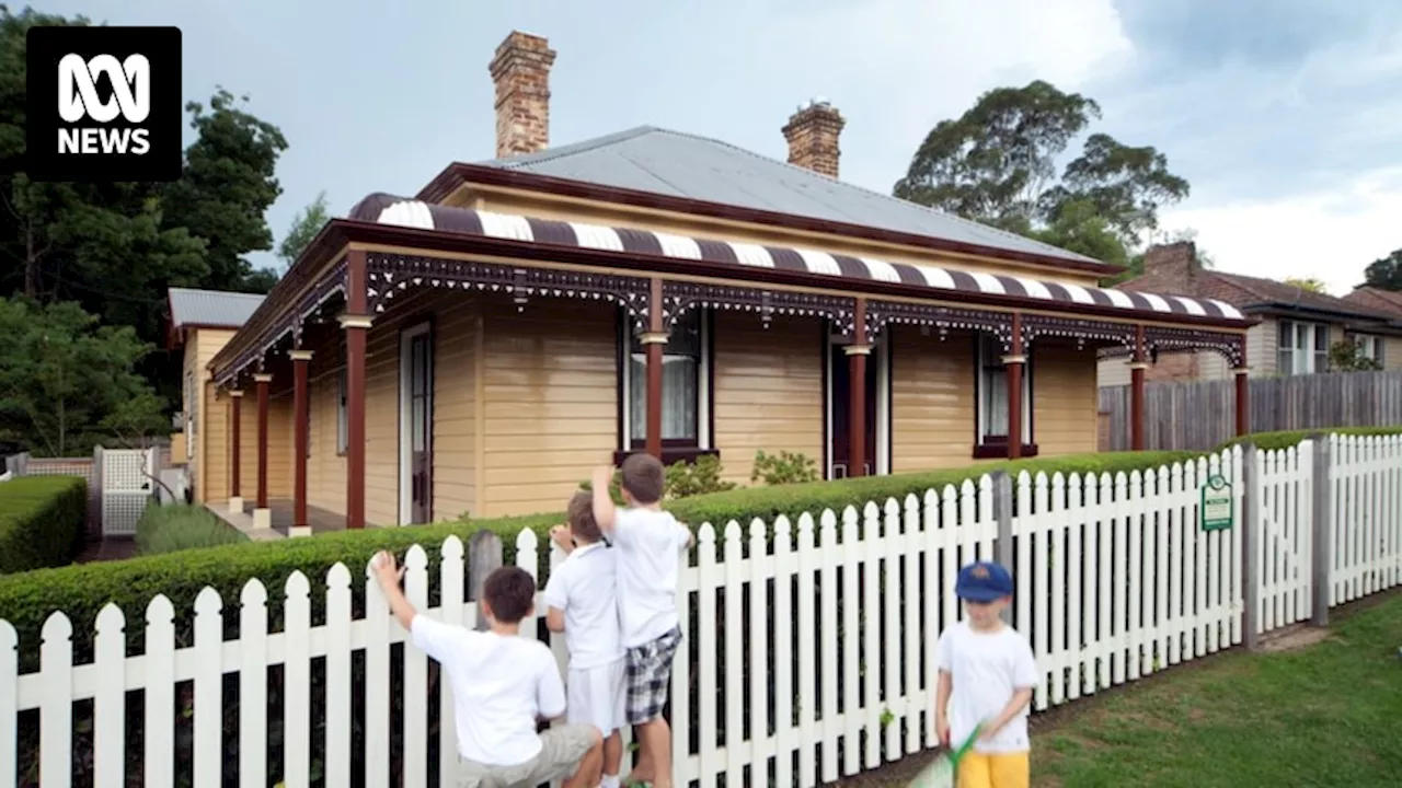 Don Bradman's restored childhood home up for sale in Bowral as owner sells after 17 years