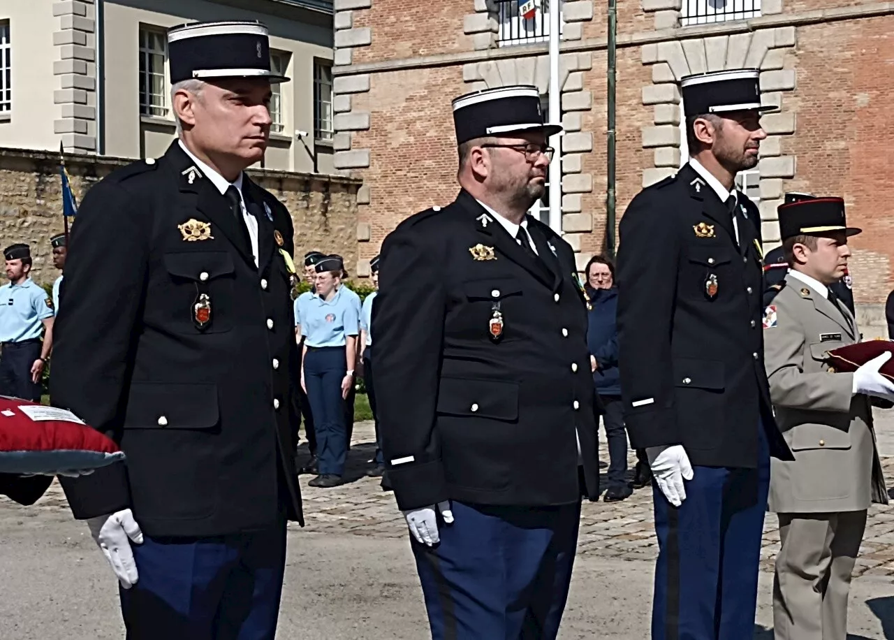 Cérémonie du 8-Mai à Alençon : trois gendarmes et un ancien combattant décorés