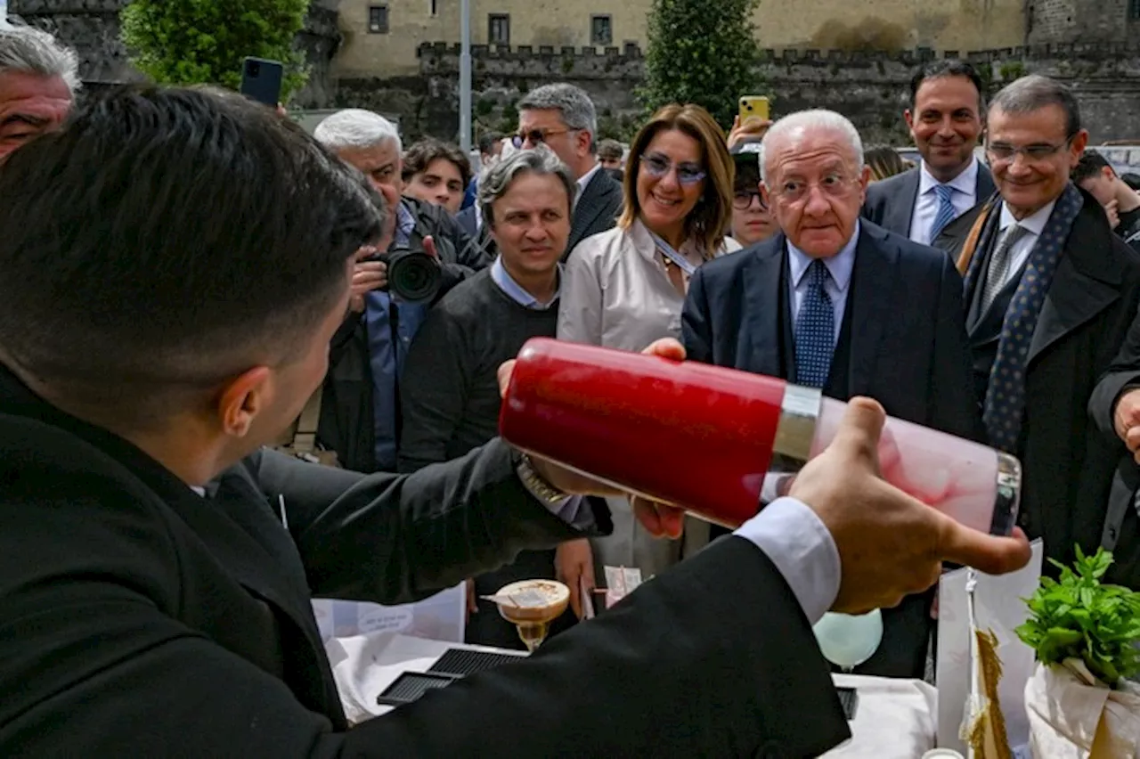 De Luca ai giovani, 'non fate gli imbecilli sulle strade'