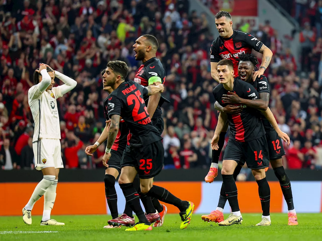 Bayer Leverkusen salvó el invicto sobre el final ante la Roma de Paredes y va por el título en la Europa League