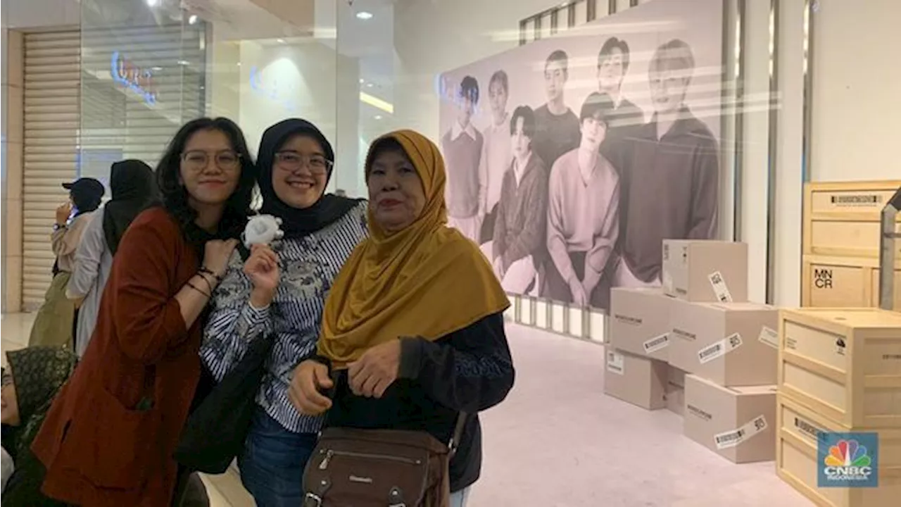 Daebak! Ibu 71 Tahun Ini Antre BTS POP-UP: MONOCHROME Dari Subuh