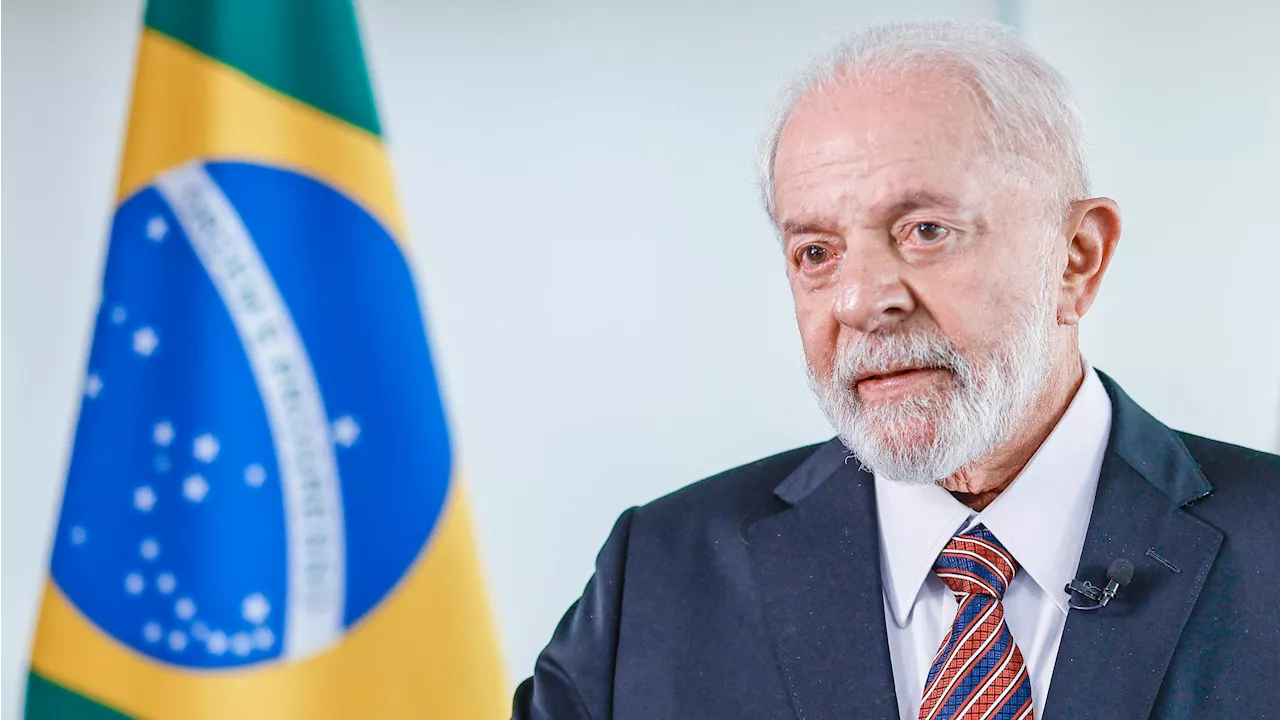 “Fui dormir inquieto com a imagem do cavalo no telhado”, diz Lula sobre enchentes no RS