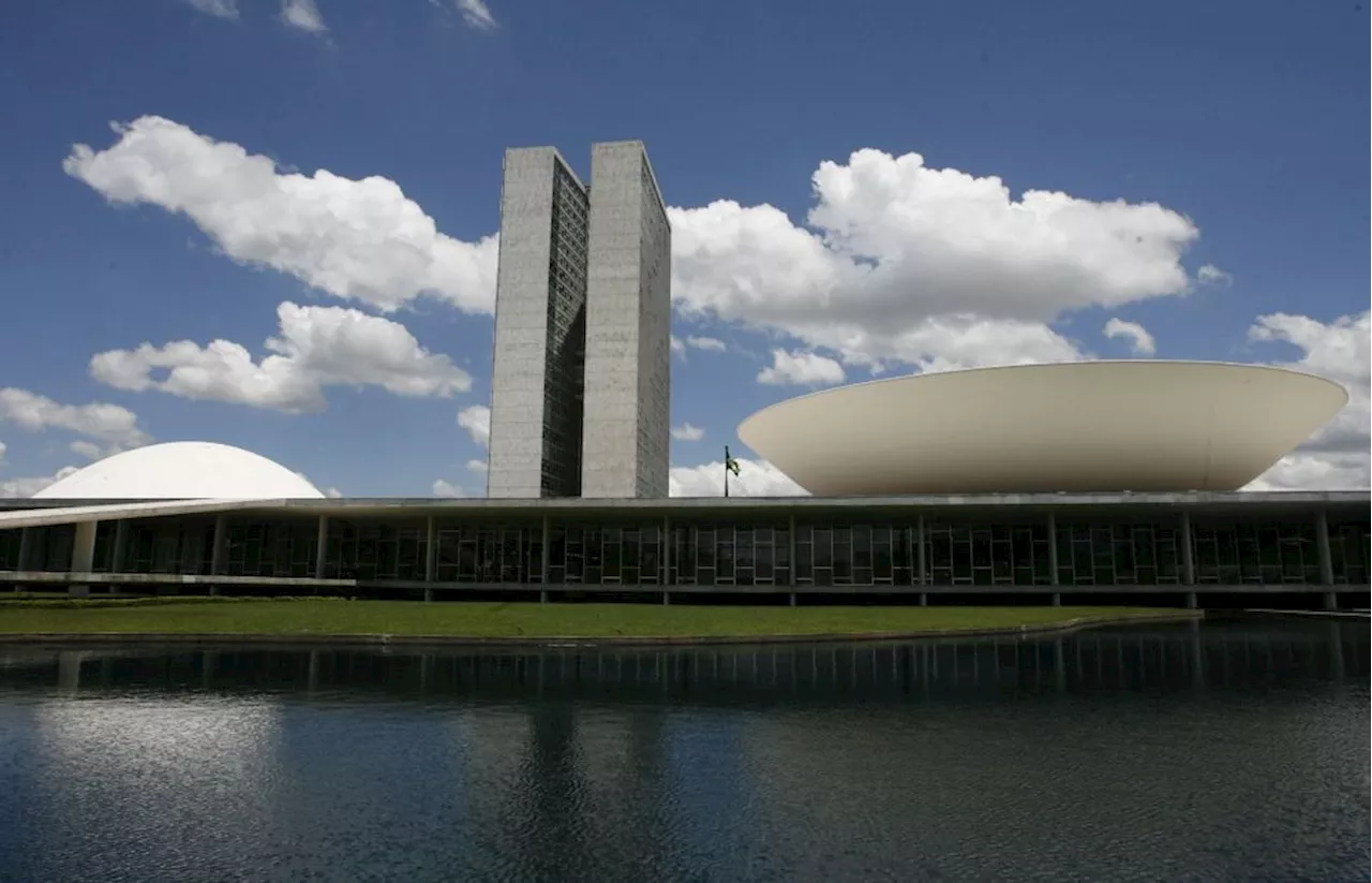 Saiba quanto custa uma falta para deputados e senadores que não forem ao Congresso