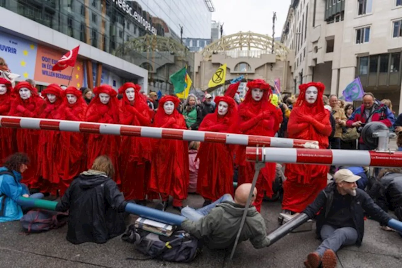 Politiegeweld tegen klimaatbetogers