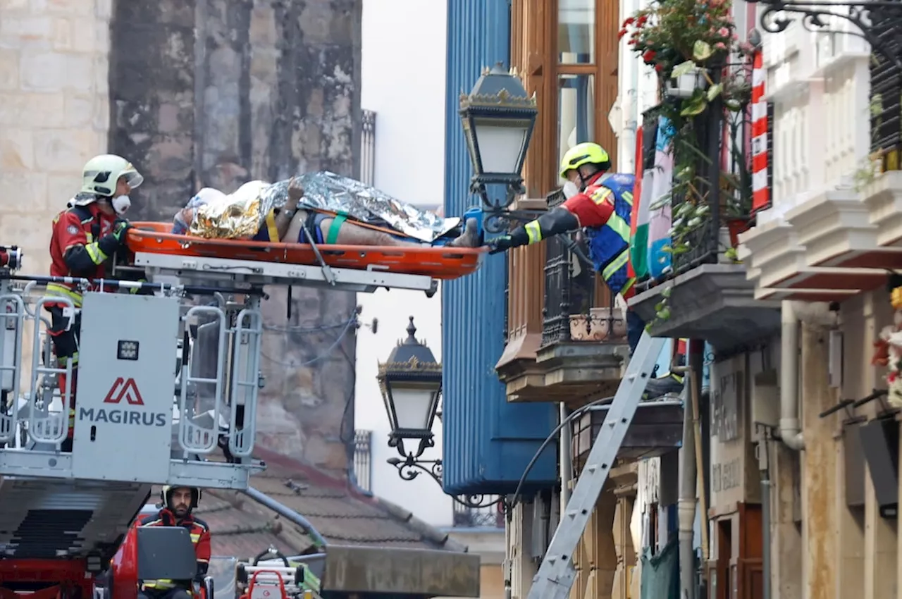 Al menos cinco heridos en el derrumbe de un edificio en obras en Bilbao