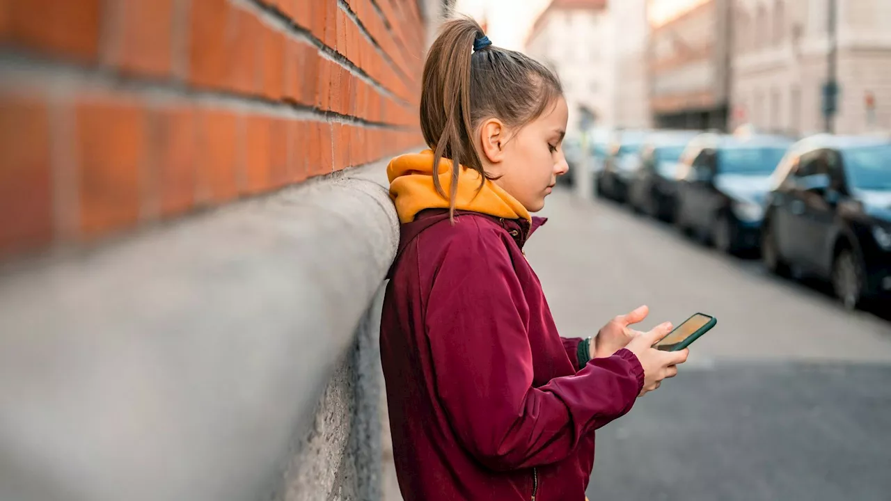 14-Jährige am Telefon – Polizei verhaftet sie sofort