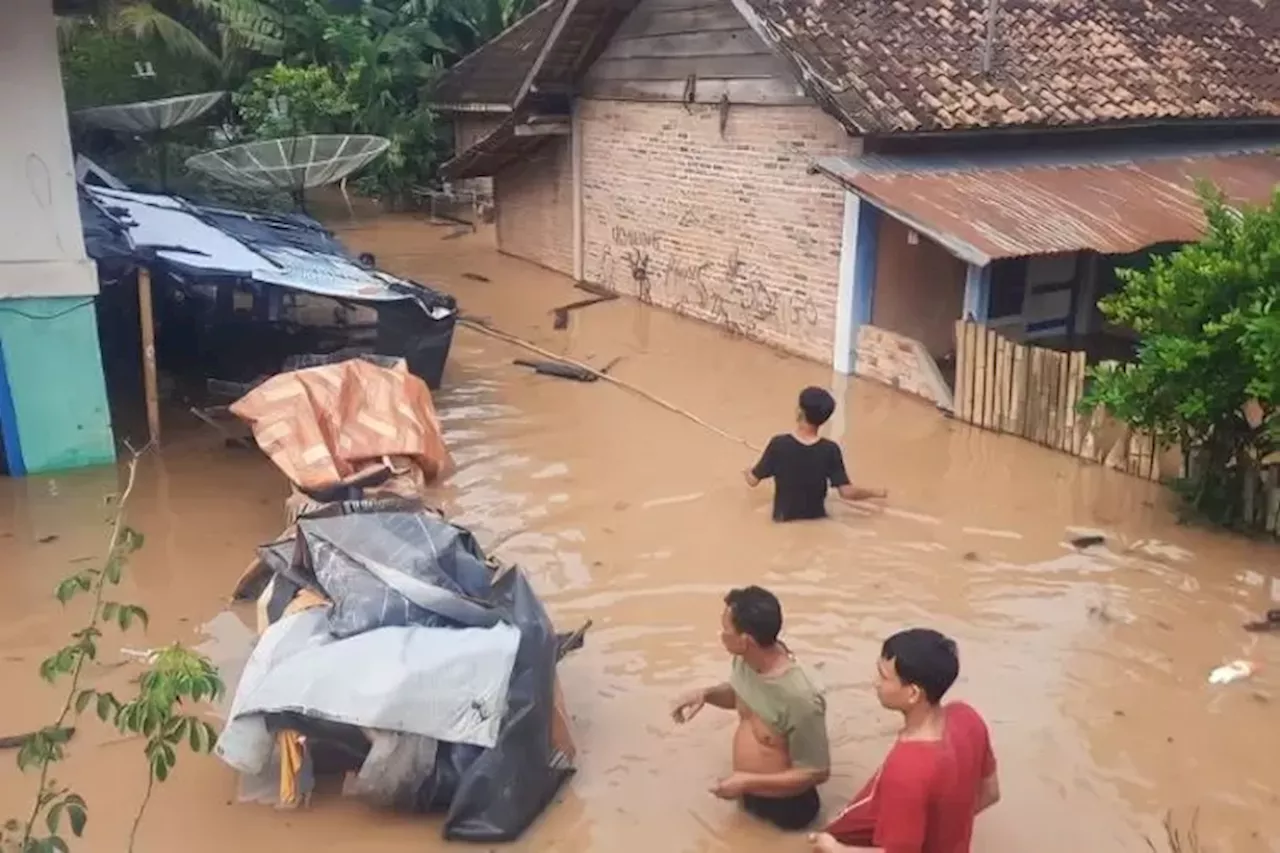 Tiga Jembatan Gantung Putus Diterjang Banjir, 1.500 Rumah Warga Kabupaten OKU Terendam