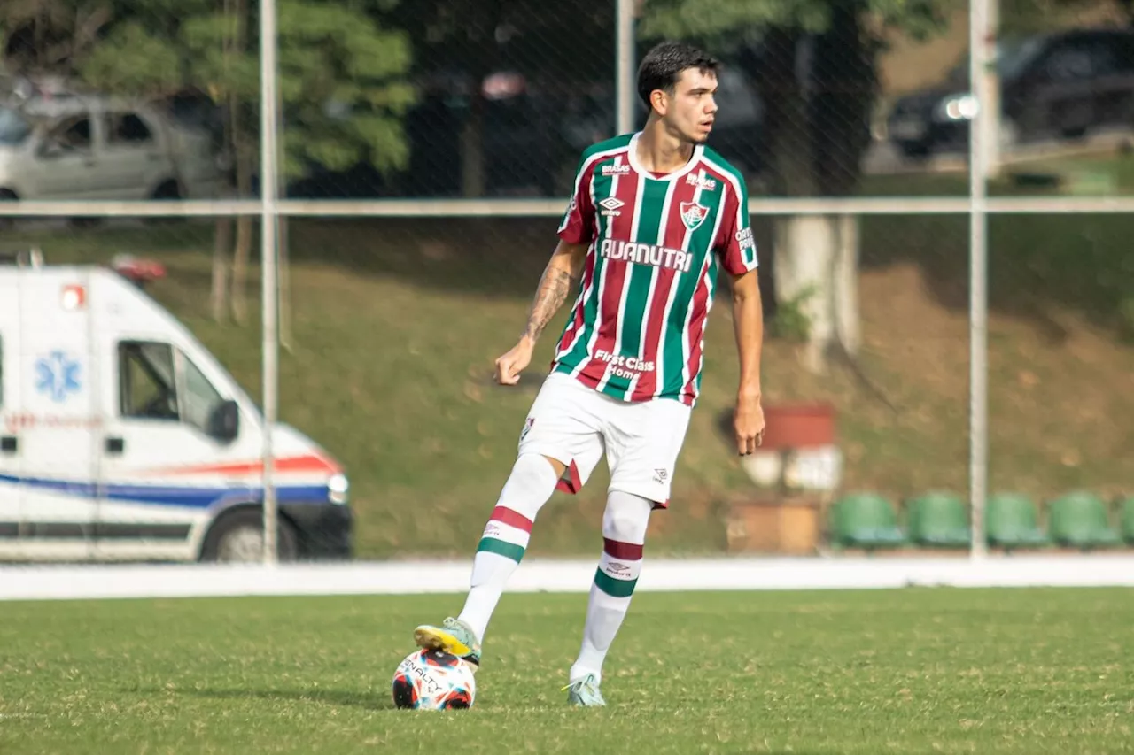 Diniz leva zagueiro para o Chile sem Fluminense nem tê-lo inscrito; conheça