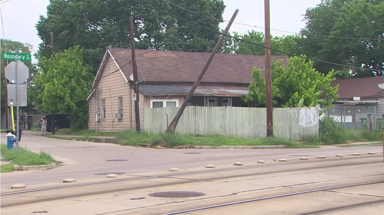 Near Northside neighbors concerned as splintered utility pole left leaning on cables