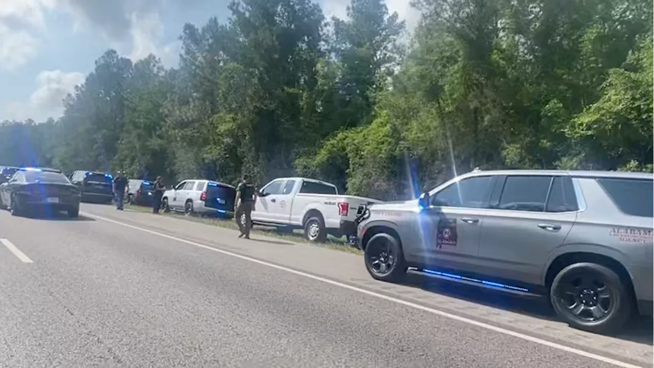 Baldwin County highway disrupted in standoff with Florida murder suspect