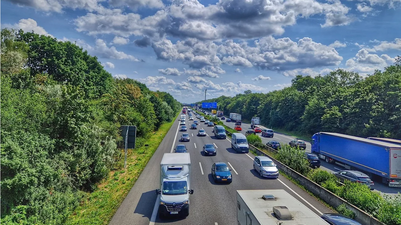 Viel Verkehr zu Himmelfahrt: Verkehr stockt auf A1 und A7