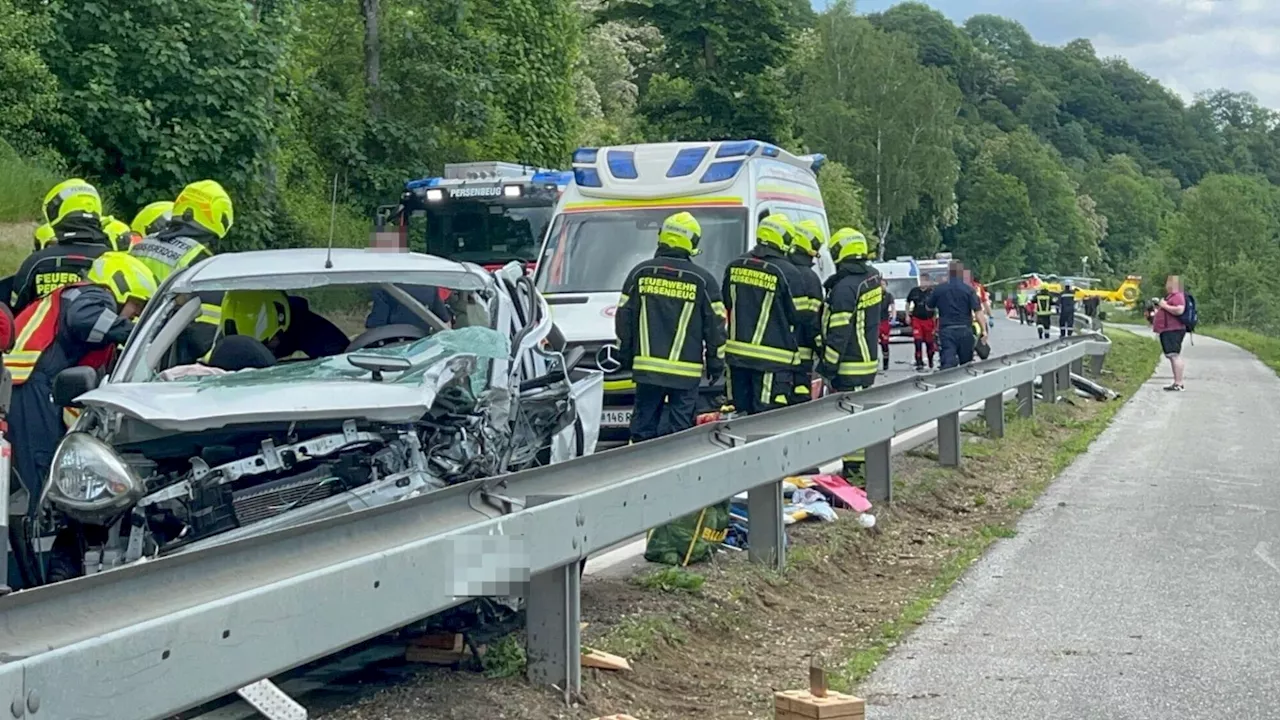 Schwerer Frontalcrash auf der B3: Sechs Verletzte