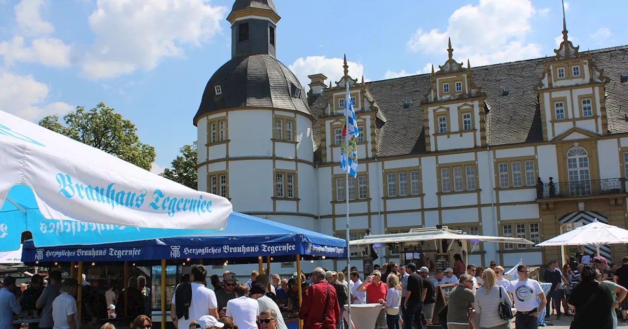 Am Vatertag: Bierfest startet bei bestem Wetter in Paderborn-Schloß Neuhaus