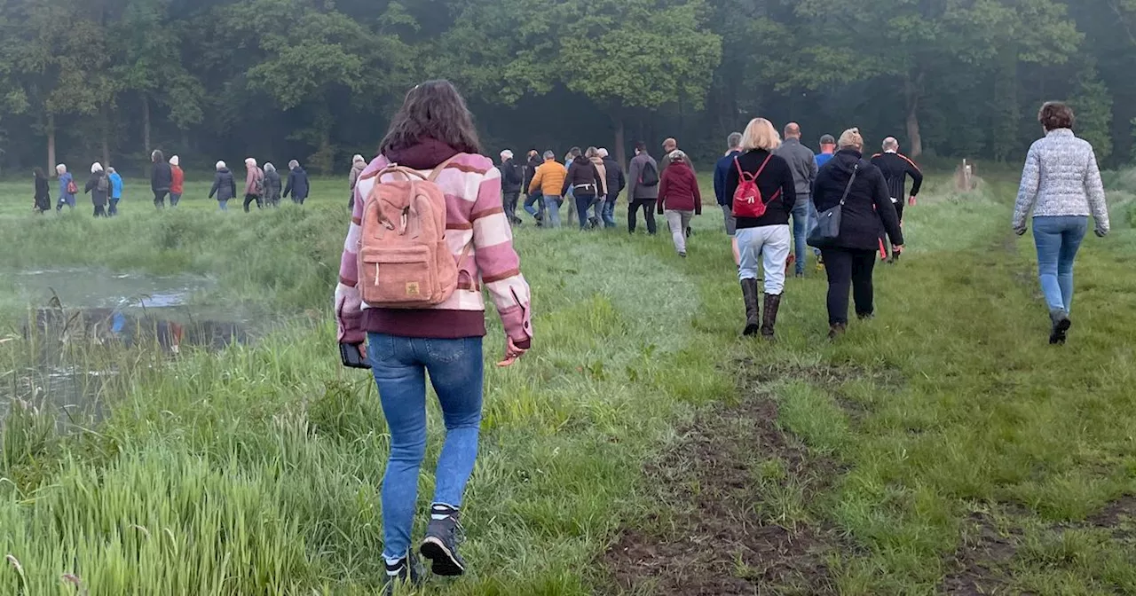 Vroeg uit de veren om te gaan dauwtrappen in Echten: 'Trek wel de wandelschoenen aan'