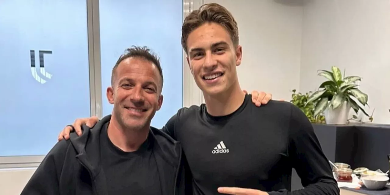 Yildiz e la foto con l'idolo Del Piero: i tifosi Juve sognano il nuovo 10