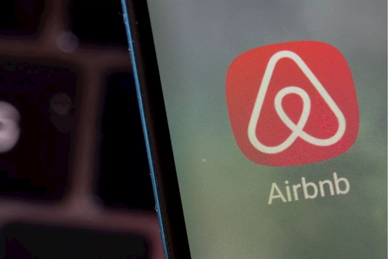 Airbnb slumps as gloomy forecast fans slowdown fears