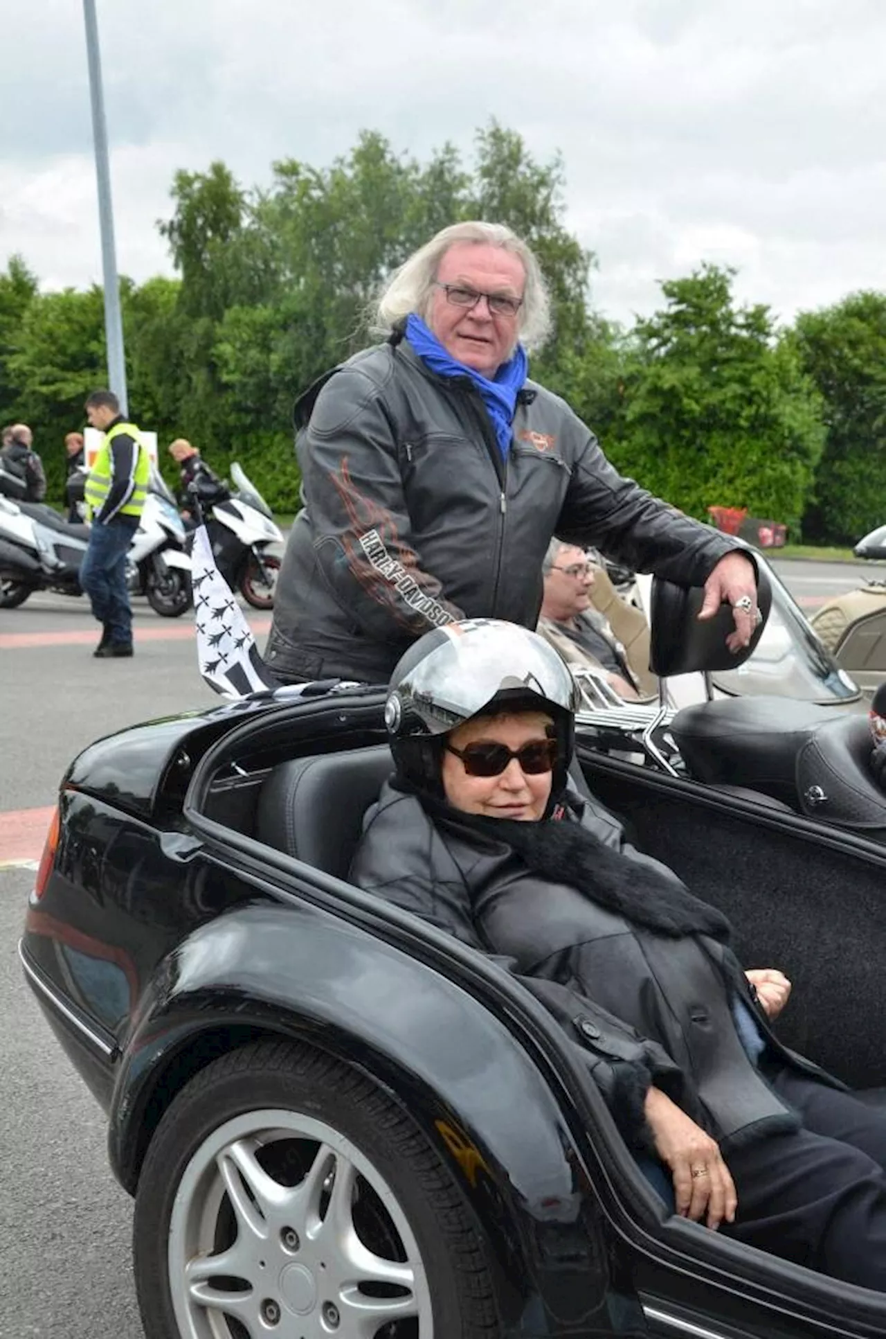 Loire-Atlantique : le grand cortège de motos et voitures anciennes en fait une opération solidaire