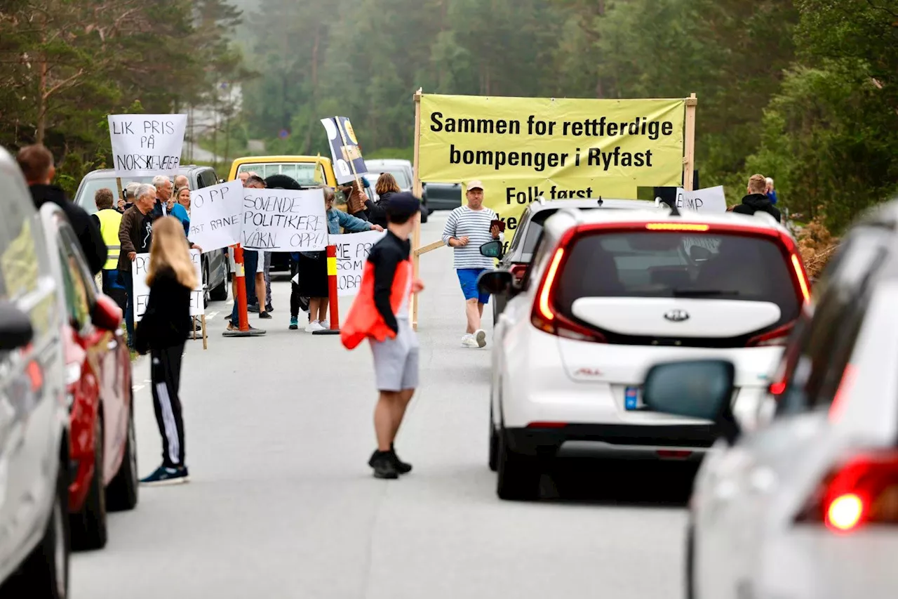 Aksjonister sperret trafikken opp mot Preikestolen: