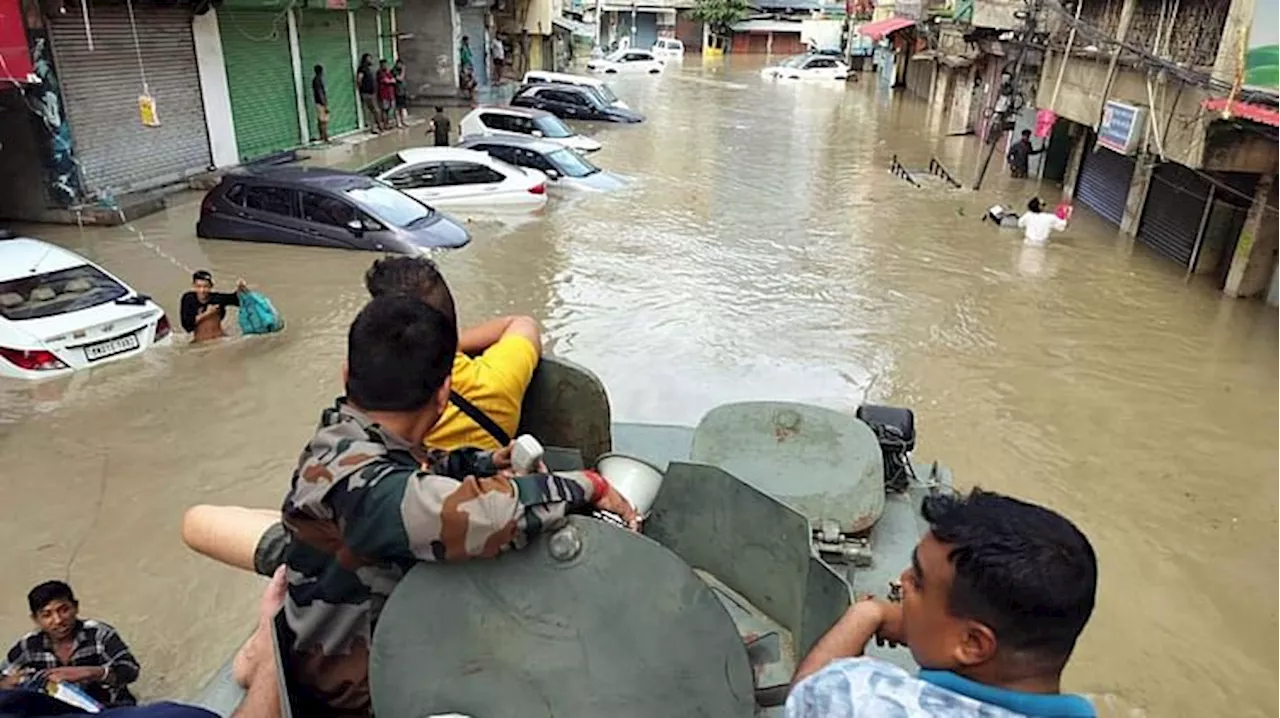 Weather: बाढ़-भूस्खलन से पूर्वोत्तर में तबाही, मिजोरम में 29 ने गंवाई जान, असम में 3.5 लाख लोग प्रभावित