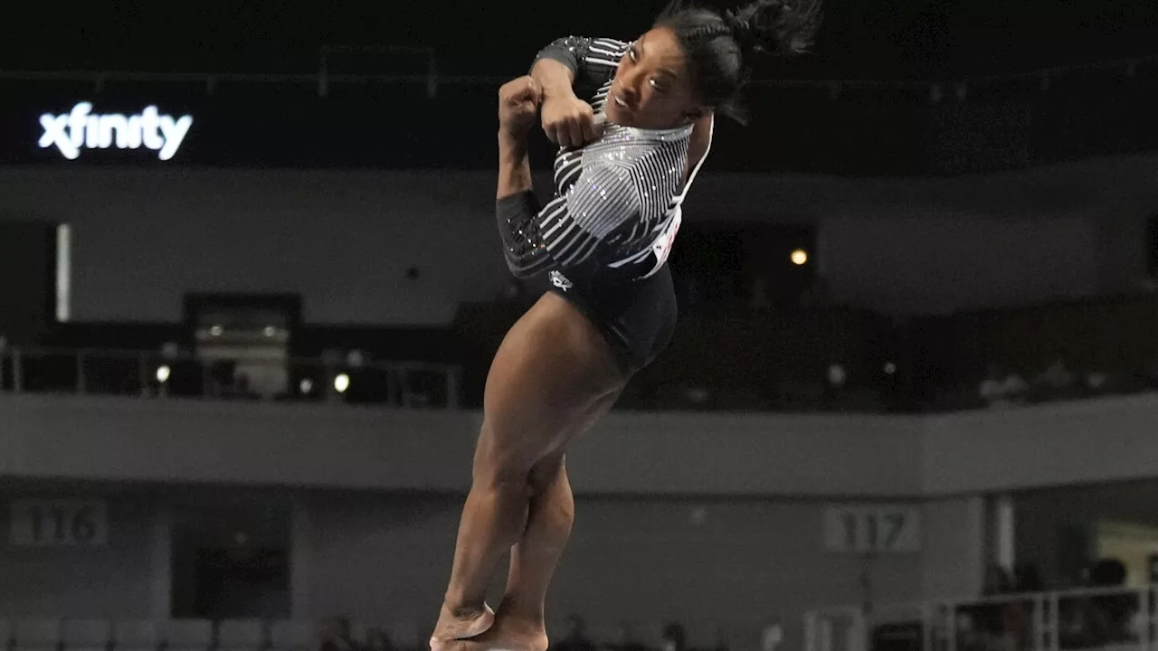 Simone Biles, looking perhaps better than ever, surges to early lead at US Championships