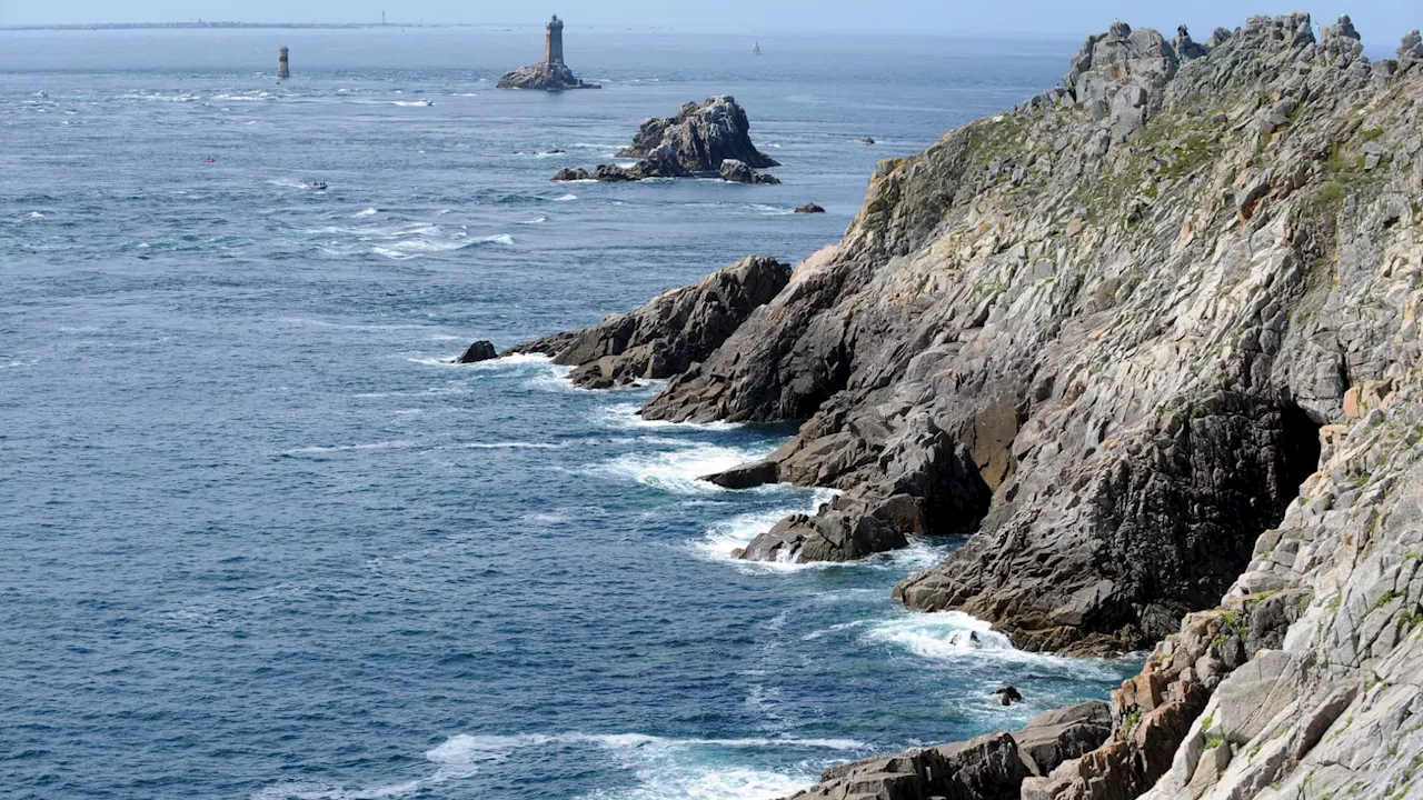 Finistère: un ancien du Rassemblement national effectue un salut nazi lors d'une conférence