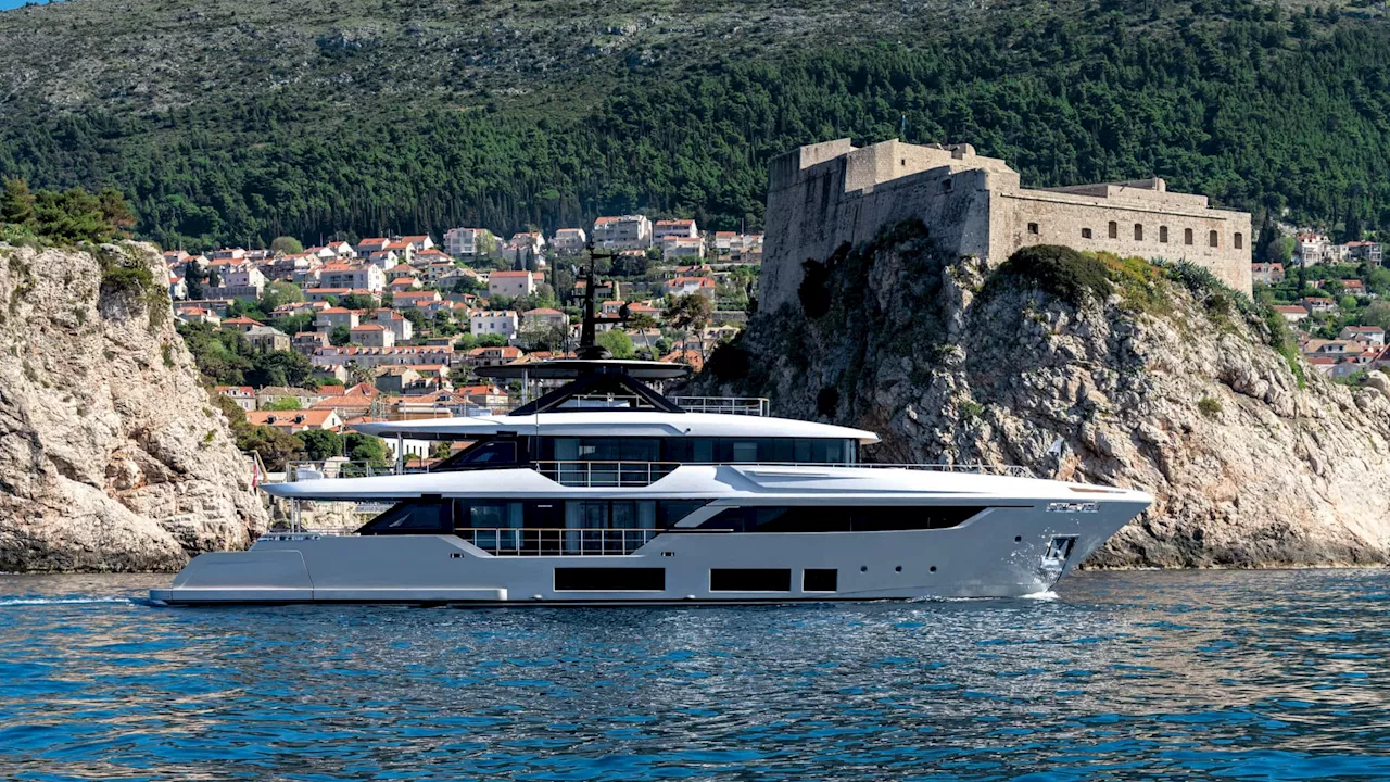 Immersion à bord du nouveau super yacht de 38 mètres du groupe Ferretti