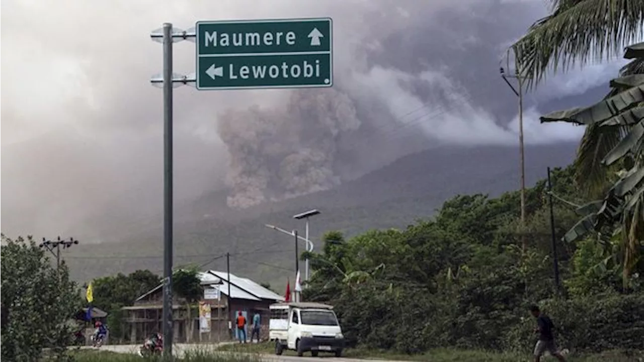 Gunung Lewotobi Laki-laki Tiga Kali Erupsi Pagi Ini