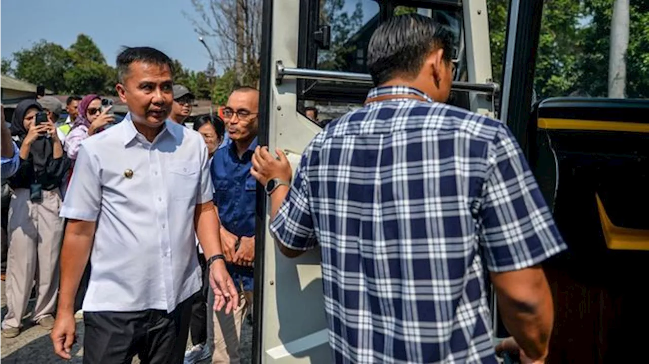 Pj Gubernur Jabar Minta Bobotoh Tak Ganggu Kendaraan di Luar Pelat D