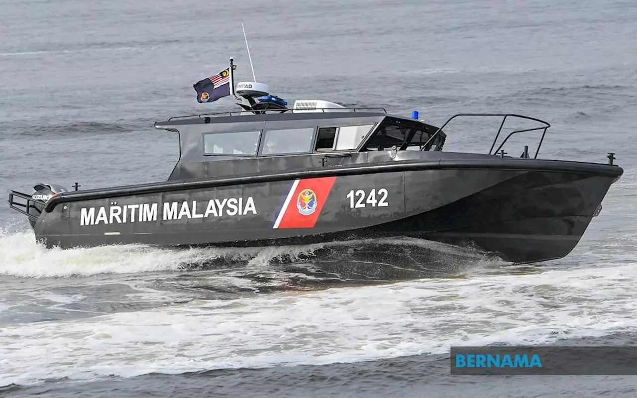 Tawau Malaysian Maritime Enforcement Agency detains two boats with petrol