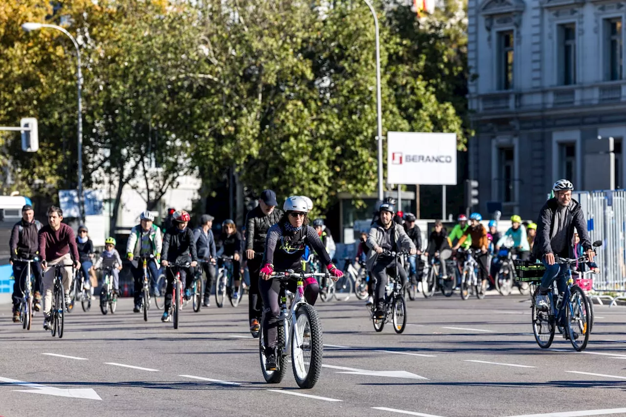 Ninguno de los 250 kilómetros de carril bici que prometió Ayuso en 2021 se ha construido